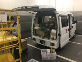 出発前の積み込み風景