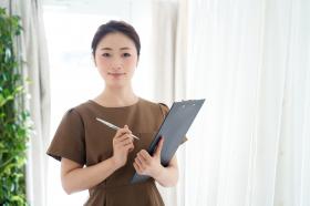 マッサージサロンで働く日本女性